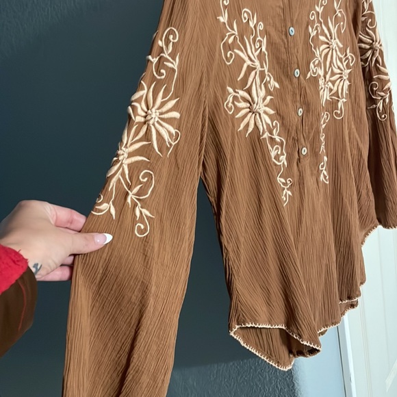 BNWT Chasing Unicorns Brown Mountain Music Cotton Gauze Blouse Size Small 🤠❤️ - Picture 7 of 8